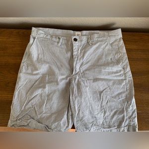Gap Essential Khaki Short